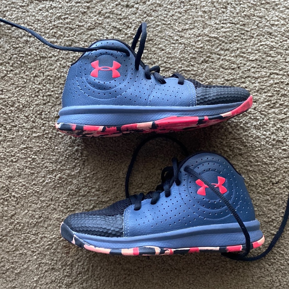 Under Armour Girls Basketball shoes size 1.5